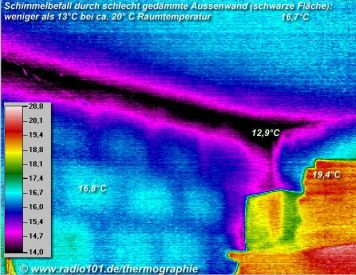 Feuchtigkeit und Schimmelbefall durch mangelnde W&auml;rmed&auml;mmung / Isolierung einer Aussenwand, Beispiel (click to enlarge)