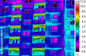 Geb�udethermographie: W�rmebildaufnahme eines Mehrfamilienhauses in D&uuml;sseldorf