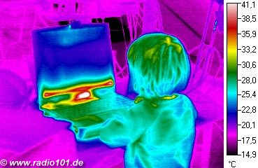 Thermografische Aufnahme / W&auml;rmebild: Kind und Notbook